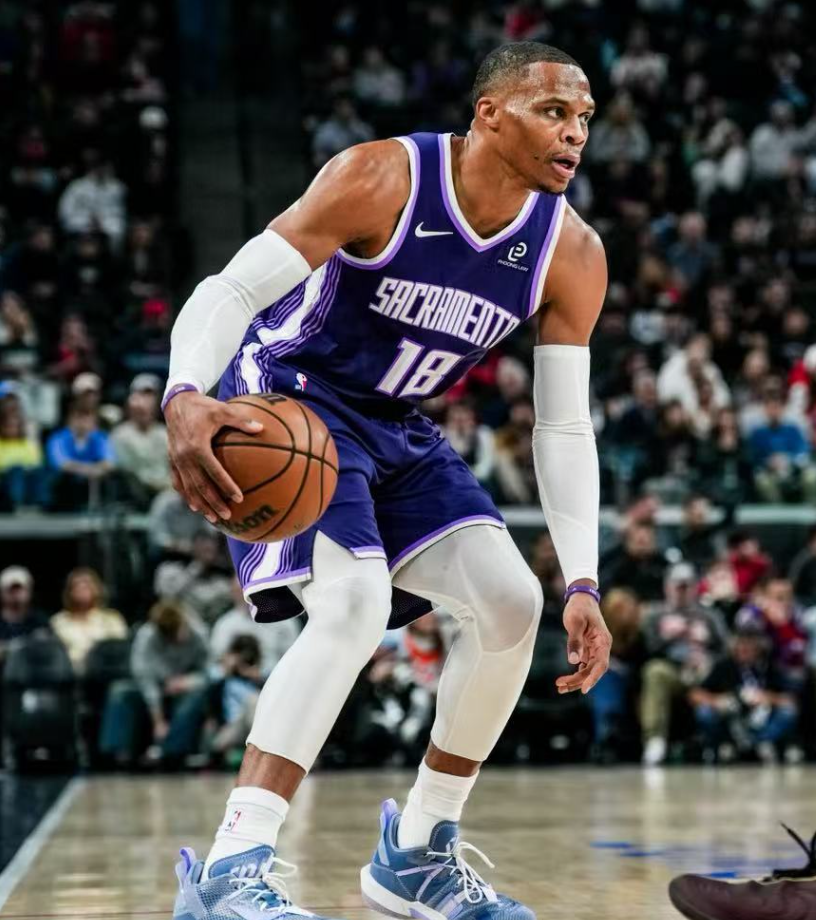 开云APP-时隔7年梦回巅峰，威少26+6+6记三分，国王轻取奇才豪取四连胜